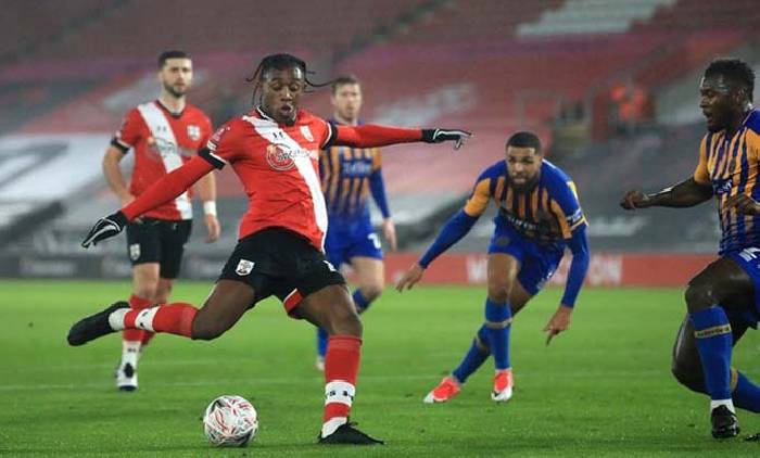 Nhận định kèo thẻ phạt Southampton vs Leeds, 0h00 ngày 19/5