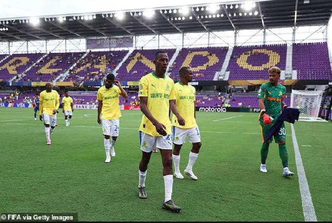 Chỉ c&oacute; gần 600 kh&aacute;n giả, trận đấu ở FIFA Club World Cup bị coi l&agrave; thảm họa