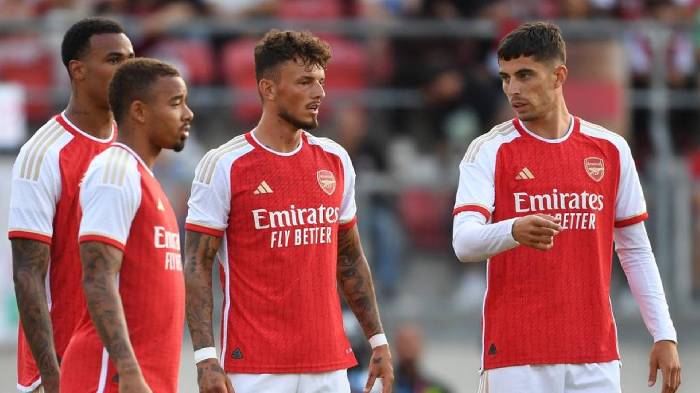 'Đến c&aacute;i cửa cậu ta cũng g&otilde; kh&ocirc;ng nổi, Arteta đang kỳ vọng điều g&igrave; vậy?'