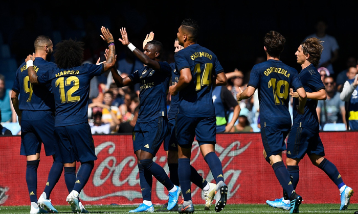 Real Madrid lần đầu &lsquo;đ&egrave; đầu cưỡi cổ&rsquo; Barcelona sau hơn 800 ng&agrave;y