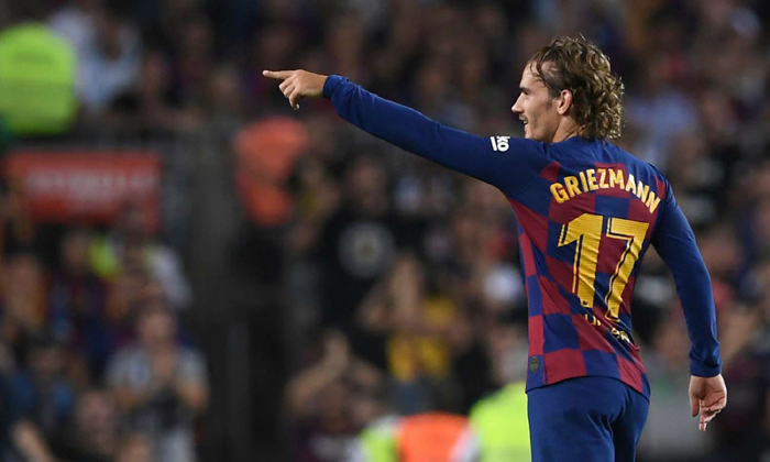 &lsquo;Đi đ&ecirc;m&rsquo; với Antoine Griezmann, Barcelona bị phạt nhẹ kh&oacute; tin