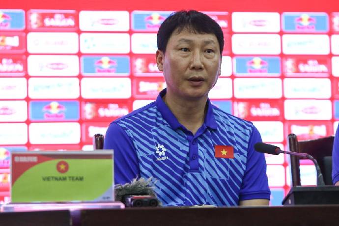 HLV Kim Sang Sik: &lsquo;Tuyển Việt Nam vẫn s&aacute;ng cửa v&agrave;o b&aacute;n kết&rsquo;