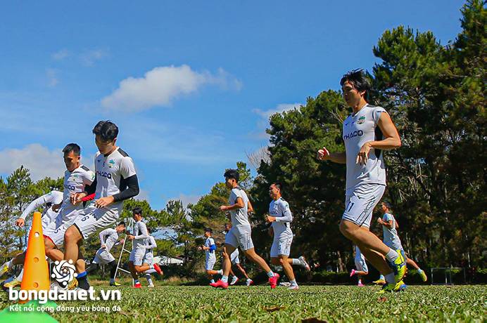 HAGL vs SLNA: Kiatisak đ&oacute;n tin vui từ Tuấn Anh