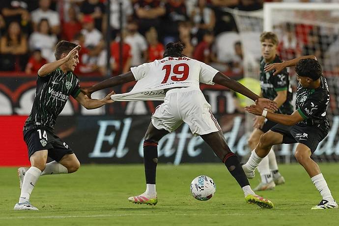 Siêu máy tính dự đoán Elche vs Sevilla, 3h00 ngày 20/1