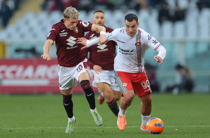 Soi kèo góc Cremonese vs Hellas Verona, 00h30 ngày 20/01