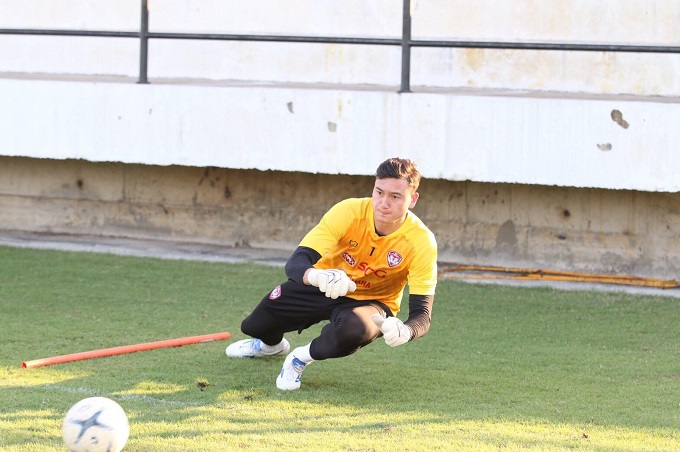 HLV thể lực Muangthong tiết lộ phong độ của Đặng Văn Lâm