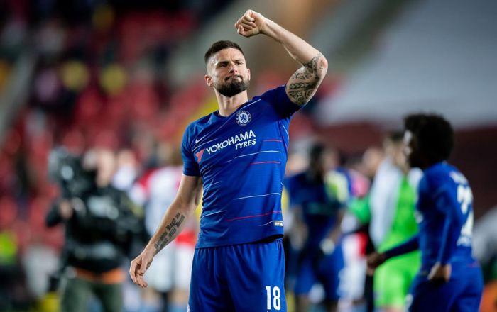 Chelsea v&agrave;o b&aacute;n kết Europa League, Giroud s&aacute;nh ngang Messi