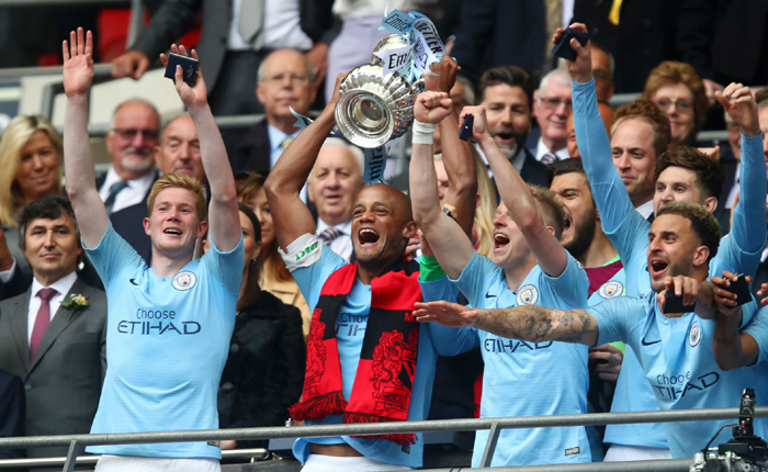 Man City lập 2 kỷ lục v&ocirc; tiền kho&aacute;ng hậu trong lịch sử b&oacute;ng đ&aacute; Anh