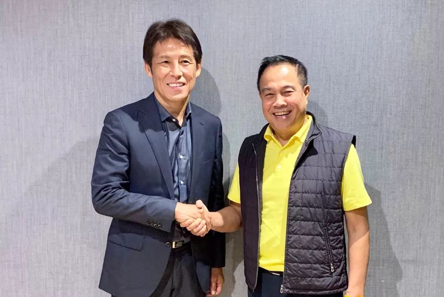 Tân HLV Thái Lan cho Park Hang-seo ngửi khói về khoản lương bổng