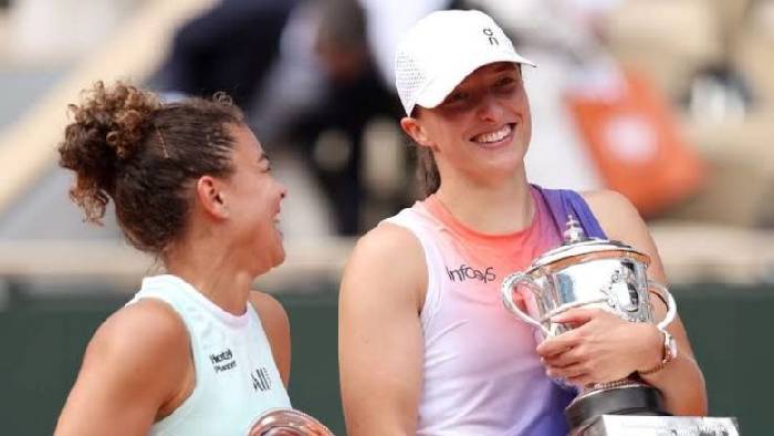 Đ&aacute;nh bại Paolini, Swiatek lần đầu v&ocirc; địch Cincinnati Masters