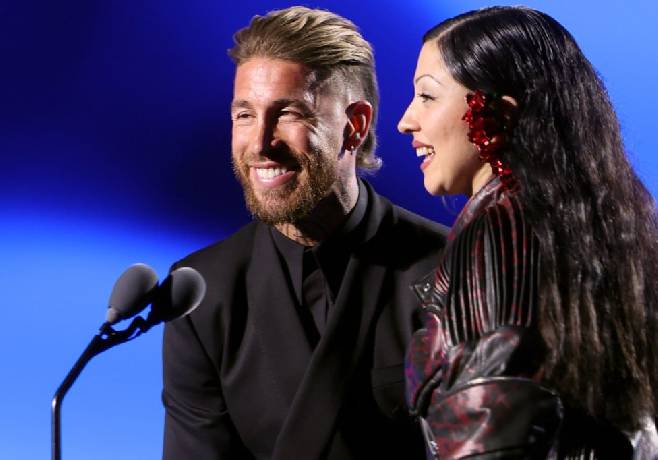 Sự thật việc Sergio Ramos không ký tặng áo cho fan Real Madrid