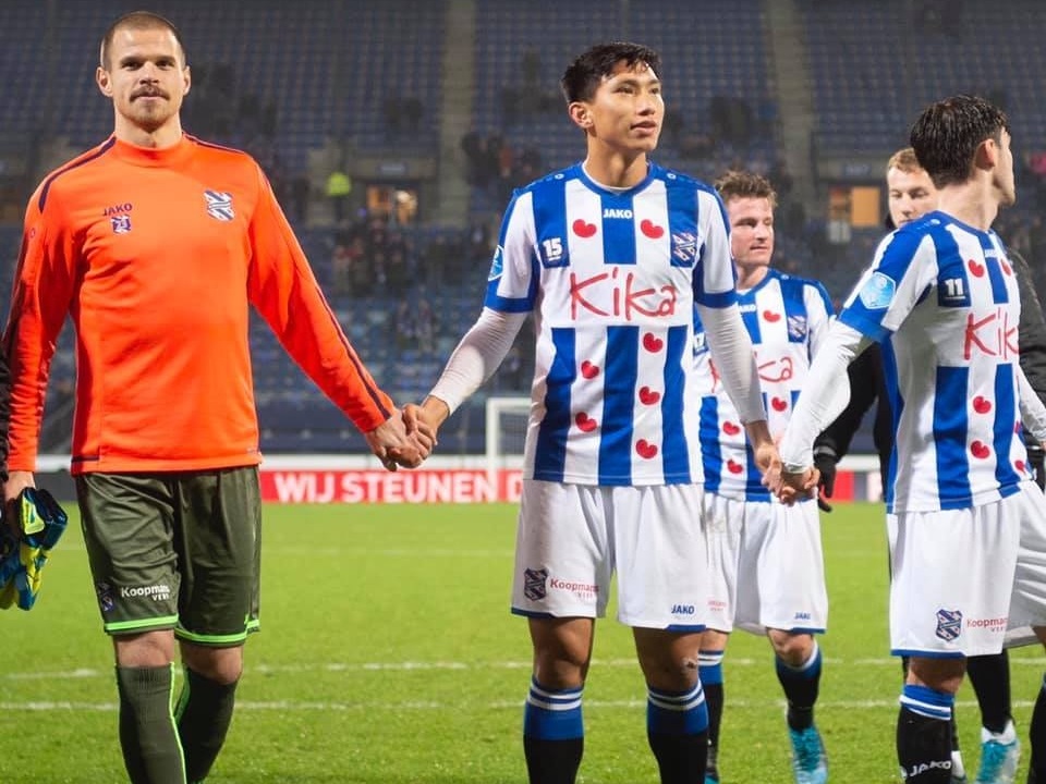 Văn Hậu tiếp tục đá trận Heerenveen vs Heracles, 0h30 ngày 22/12?