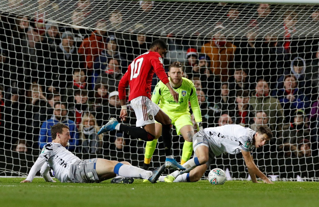 Kết quả b&oacute;ng đ&aacute; h&ocirc;m nay 19/12: MU, Man City v&agrave;o b&aacute;n kết C&uacute;p Li&ecirc;n đo&agrave;n