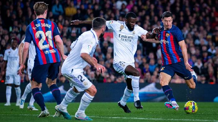 Tin Real 20/3: Vinicius bị CĐV Barca lăng mạ; Real c&oacute; cột mốc buồn ở SKĐ