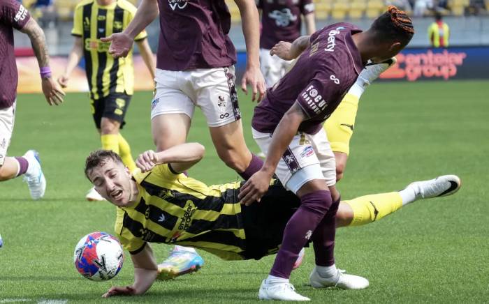 Nhận định, soi kèo Brisbane Roar vs Wellington Phoenix, 11h00 ngày 21/3: Chưa thấy ánh sáng