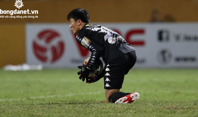HLV Hà Nội lý giải việc trao cơ hội bắt chính cho Bùi Tiến Dũng