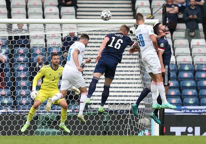 Soi kèo phạt góc CH Czech vs Anh, 2h ngày 23/6
