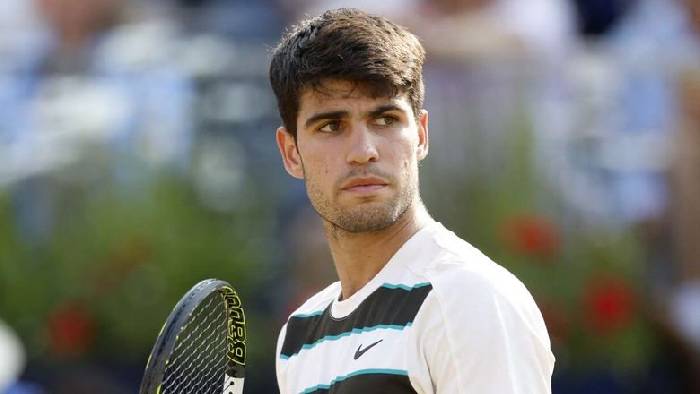 Alcaraz thắng nghẹt thở Munar, vào tứ kết Queen's Club Championships