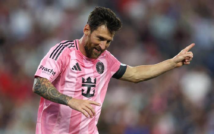 Messi phá siêu kỷ lục của Ronaldo