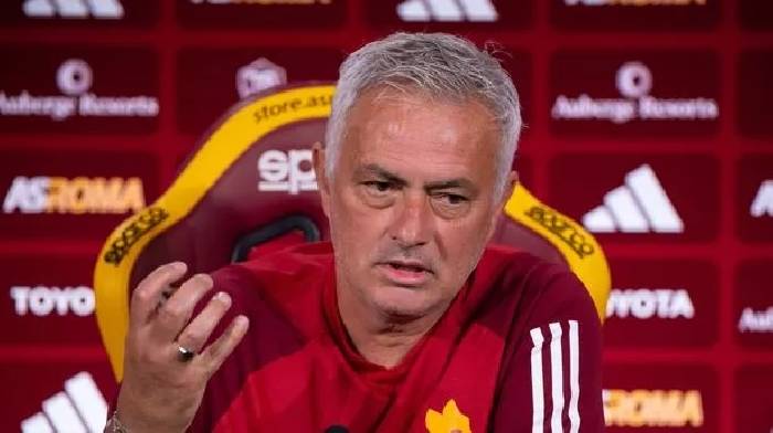 Mourinho: 'Mâu thuẫn cái quái gì, 'quý ngài' này tự đòi ra đi thôi'