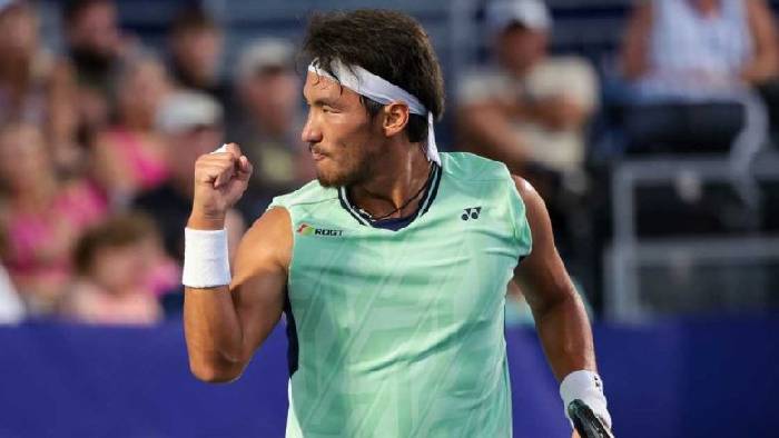 Tay vợt Trung Quốc thắng sốc Tsitsipas ở v&ograve;ng 2 Winston-Salem Open