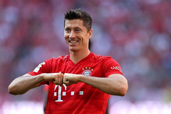 Lewandowski lập kỷ lục trong ngày Bayern mất điểm phút chót