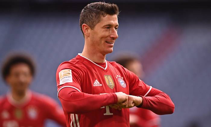 Robert Lewandowski cán mốc 35 bàn tại Bundesliga 2020/21