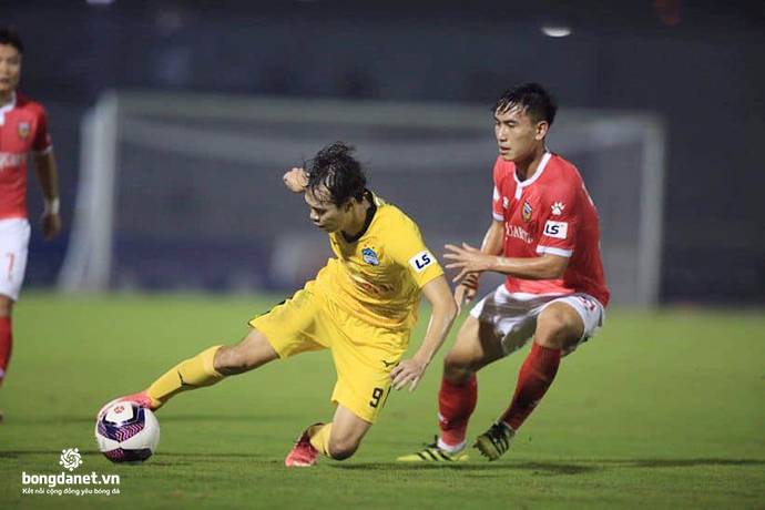 Top ghi bàn V-League 2021: Văn Toàn, Tấn Tài sánh bước ngoại binh
