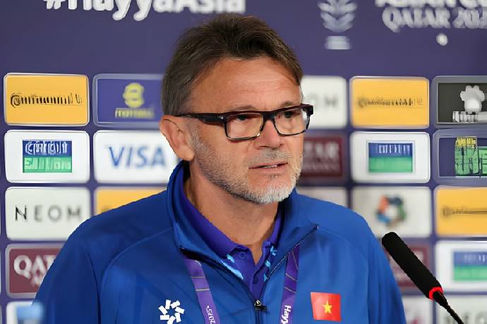 HLV Troussier: ‘Đội tuyển Việt Nam không từ bỏ và đầu hàng’