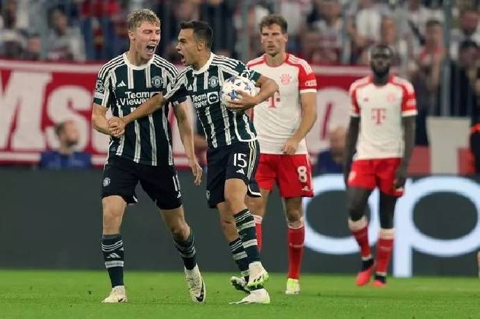 Fan M.U phấn khích với 2 hành động 'điểm 10' của tân binh