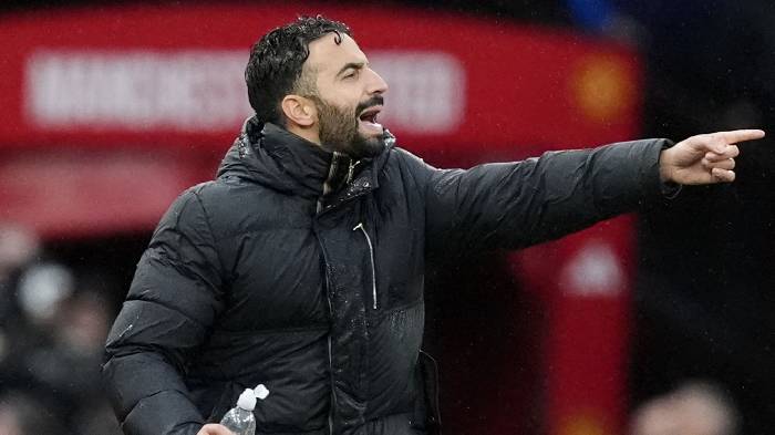 HLV Amorim: ‘MU toàn tự làm khó mình’