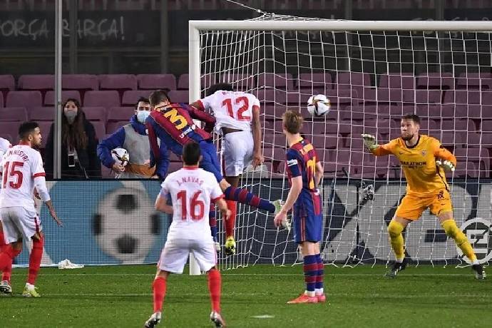 Soi k&egrave;o phạt g&oacute;c Sevilla vs Barcelona, 3h30 ng&agrave;y 22/12
