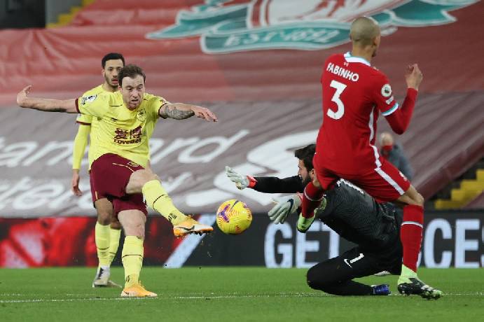 Kết quả b&oacute;ng đ&aacute; h&ocirc;m nay 22/1: Burnley đ&aacute;nh bại Liverpool ngay tại Anfield