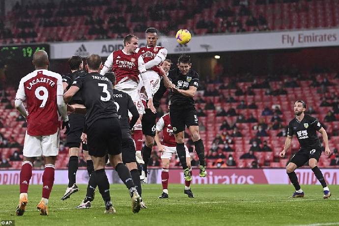 Soi k&egrave;o phạt g&oacute;c Arsenal vs Burnley, 21h00 ng&agrave;y 23/1