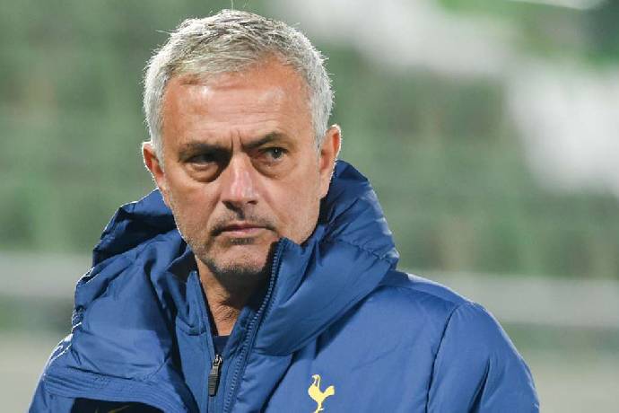 Mourinho l&agrave;m g&igrave; trong những giờ cuối c&ugrave;ng c&ograve;n đương chức ở Tottenham