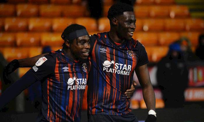 Nhận định, soi kèo Luton Town vs Blackpool, 18h30 ngày 23/4