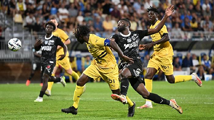 Nhận định, soi k&egrave;o Troyes với Pau FC, 01h45 ng&agrave;y 24/4: G&aacute;nh nặng cửa tr&ecirc;n