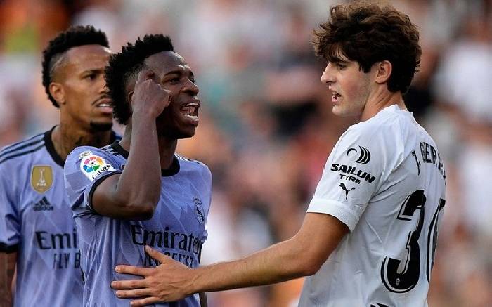 Ancelotti và Vinicius nổi giận vì nạn PBCT, hết lời chỉ trích BTC La Liga.