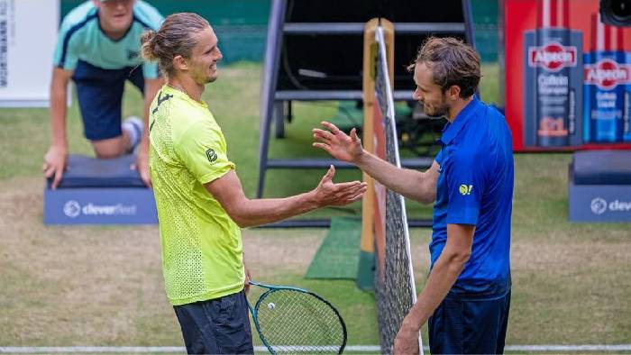 Medvedev đánh bại Zverev trận thứ tư liên tiếp, vào chung kết Halle Open