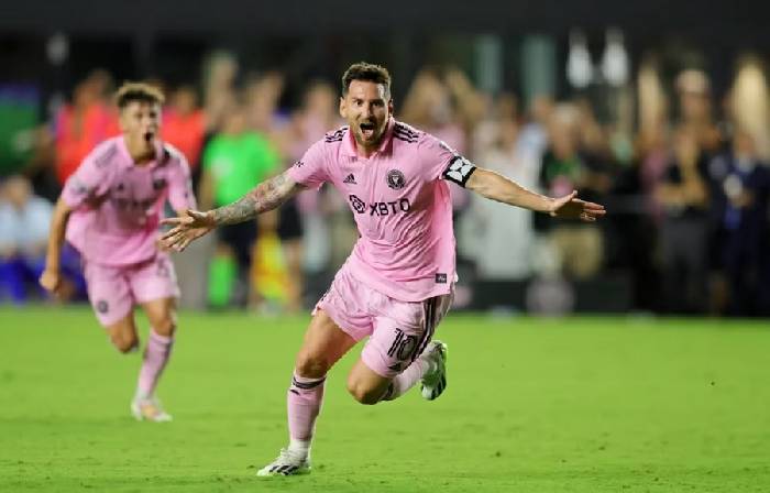 Messi lập siêu phẩm giúp Miami thắng phút chót ngay trận ra mắt