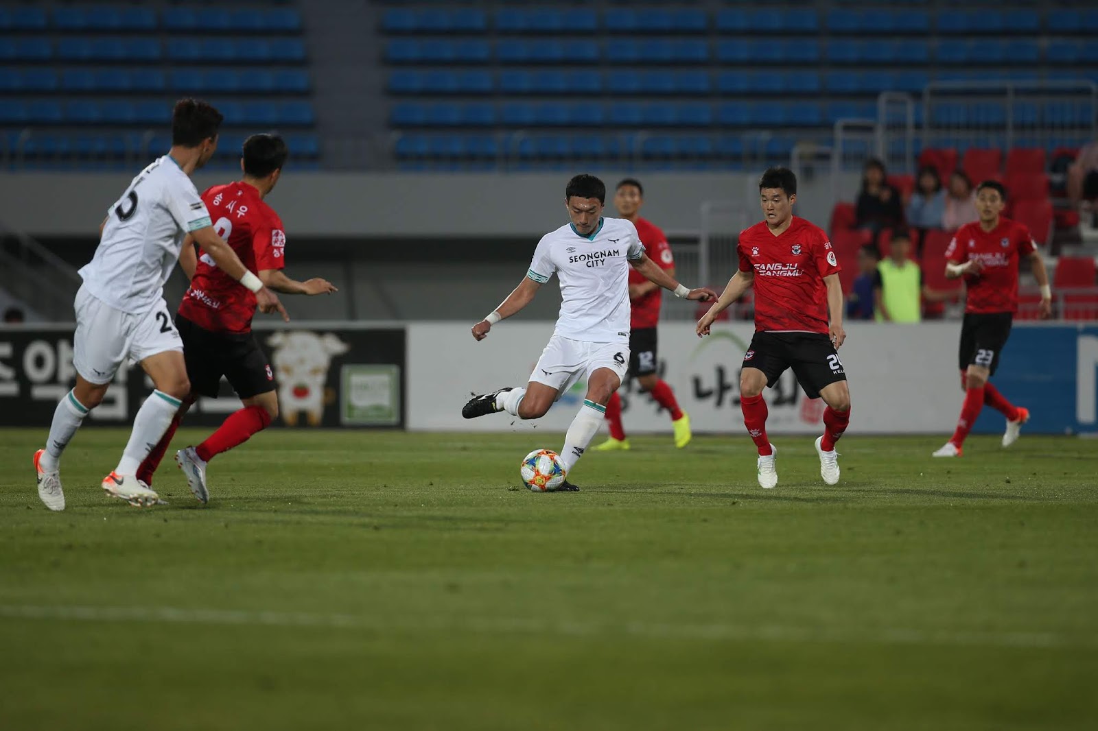 Nhận định Seongnam Ilhwa Chunma vs Ulsan Hyundai Horang-i, 18h00 ng&agrave;y 23/8