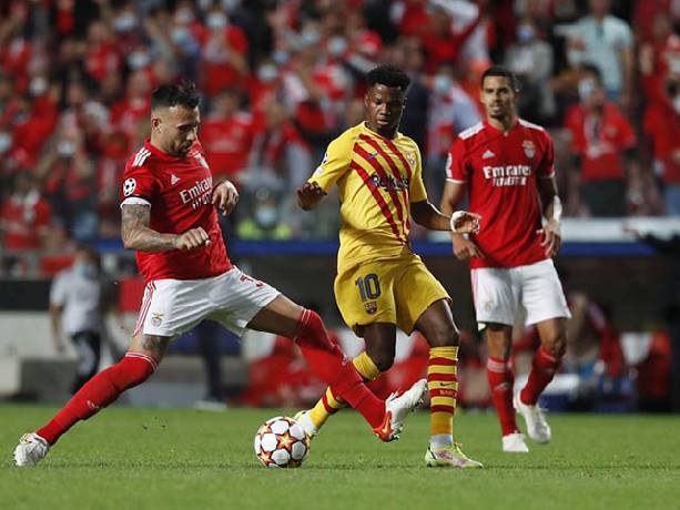 Soi k&egrave;o phạt g&oacute;c Barcelona vs Benfica, 3h00 ng&agrave;y 24/11