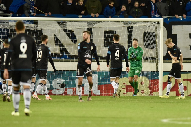 Heerenveen 1-1 Heracles: Văn Hậu dự bị, Heerenveen bị cầm h&ograve;a đ&aacute;ng tiếc