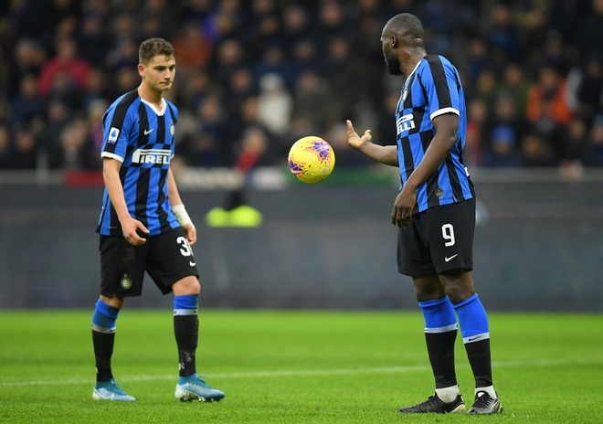 Lukaku khiến cả thế giới khâm phục với pha xử lý 11m trận Inter 4-0 Genoa