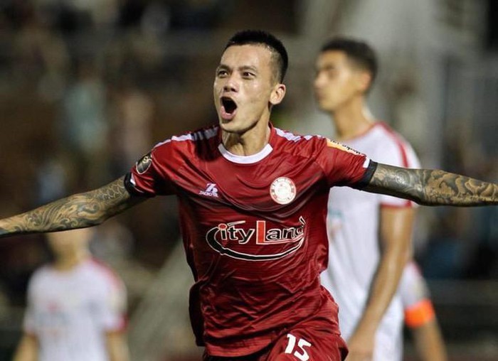 Trung vệ TP.HCM nói gì khi lần đầu được triệu tập lên ĐTQG?