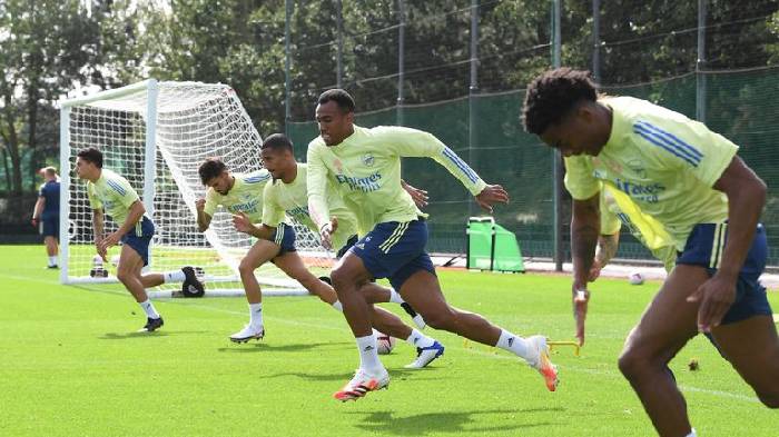 'Thật nghiệt ng&atilde;, cậu ấy c&ograve;n phải tự tập một m&igrave;nh ở Arsenal'