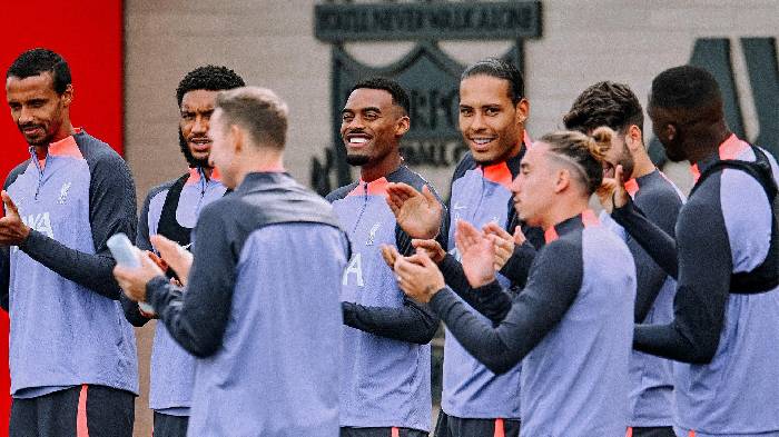 Sao Liverpool cho đàn em ăn 'bạt tai' ngay trong lúc tập luyện