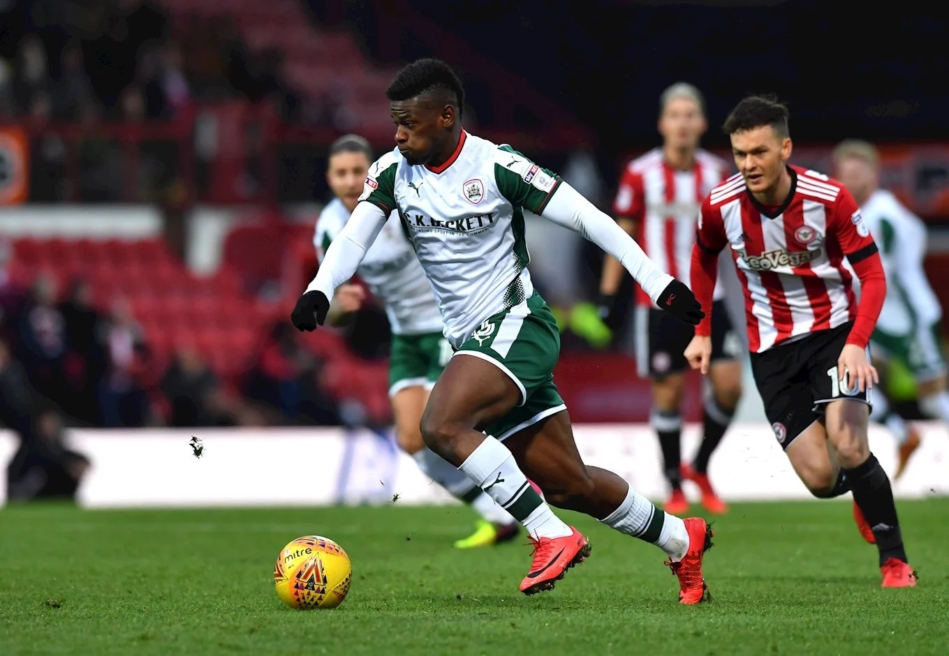 Nhận định Barnsley vs Brentford, 2h45 ngày 25/11