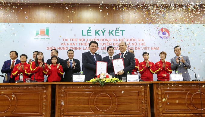 ĐT nữ Việt Nam nhận 'quà khủng' sau tấm HCV SEA Games 30 