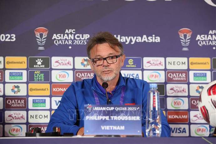 HLV Troussier: 'Trọng tài rút thẻ đỏ thì phải chấp nhận'